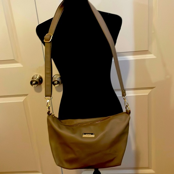 BCBG Handbags - (EUC) BCBG women's handbag